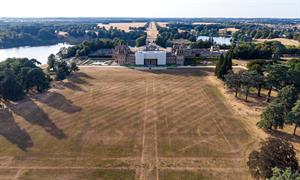 PeteSeaward - drought photo Blenheim Palace